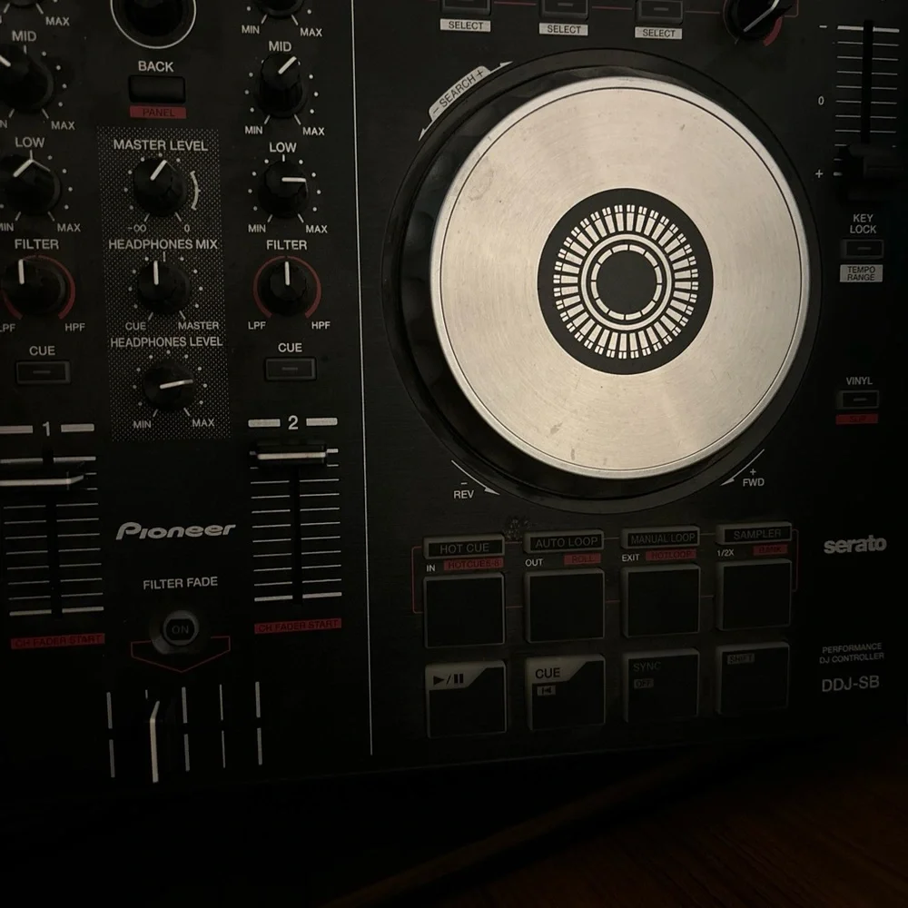 Dj turn tables